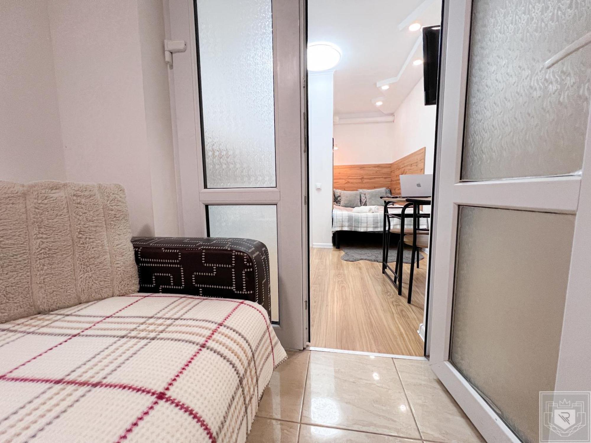 Apartment Renthouse Gates #4 *