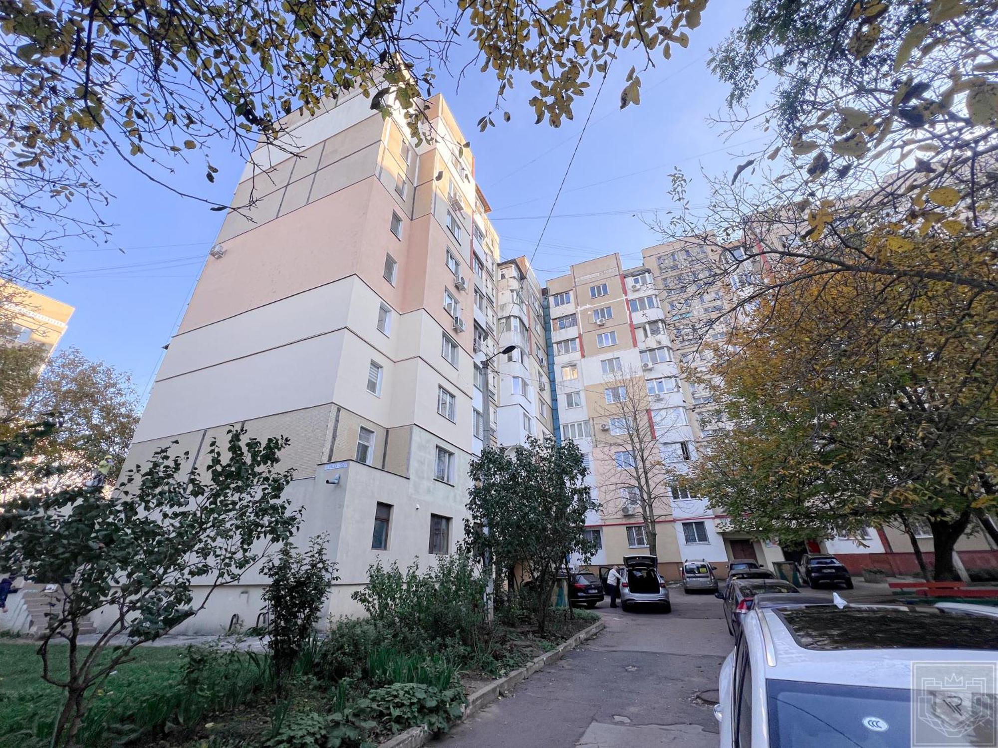Renthouse Gates #4 * Chisinau
